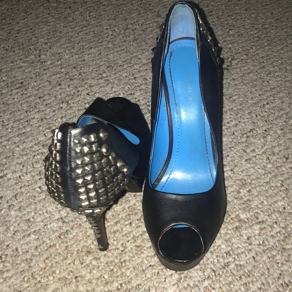 Shoedazzle Instatiable black peep toe with studs